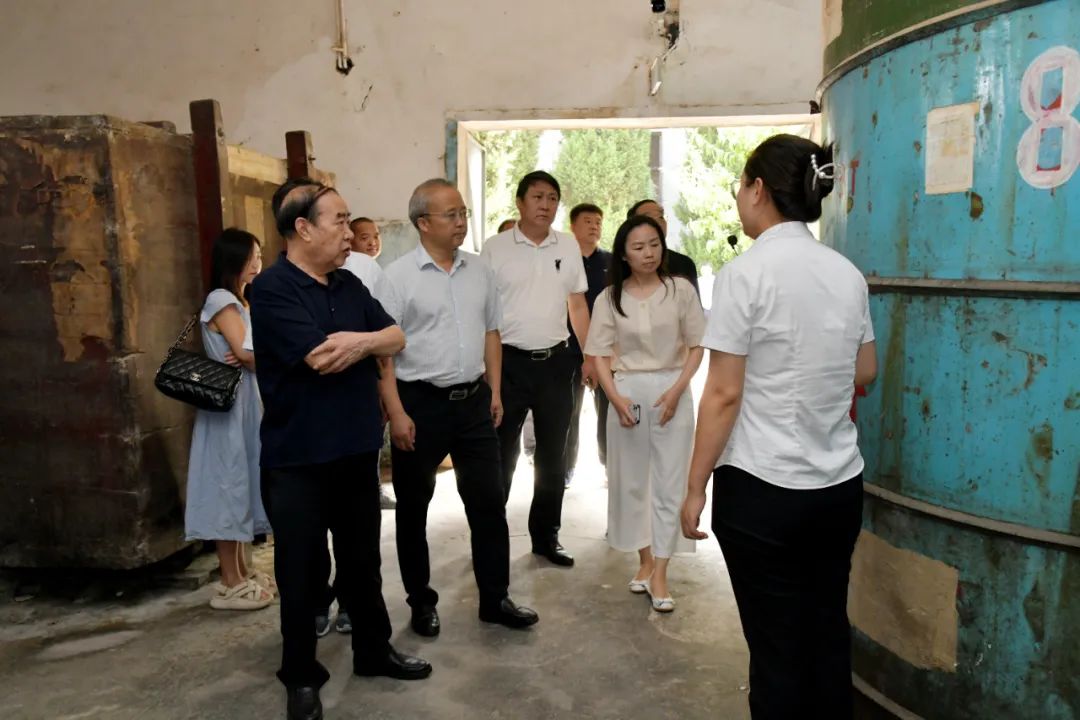 “茅盾文學(xué)獎(jiǎng)”獲得者、中國(guó)作協(xié)副主席、陜西省作協(xié)主席賈平凹到訪陜西白水杜康